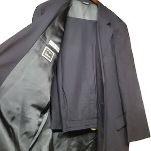 Elegant Navy Men's Suit by Daniel Hechter